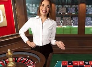 축구 테마 해설과 그래픽 연출을 갖춘 에볼루션 풋볼 스튜디오 룰렛 화면